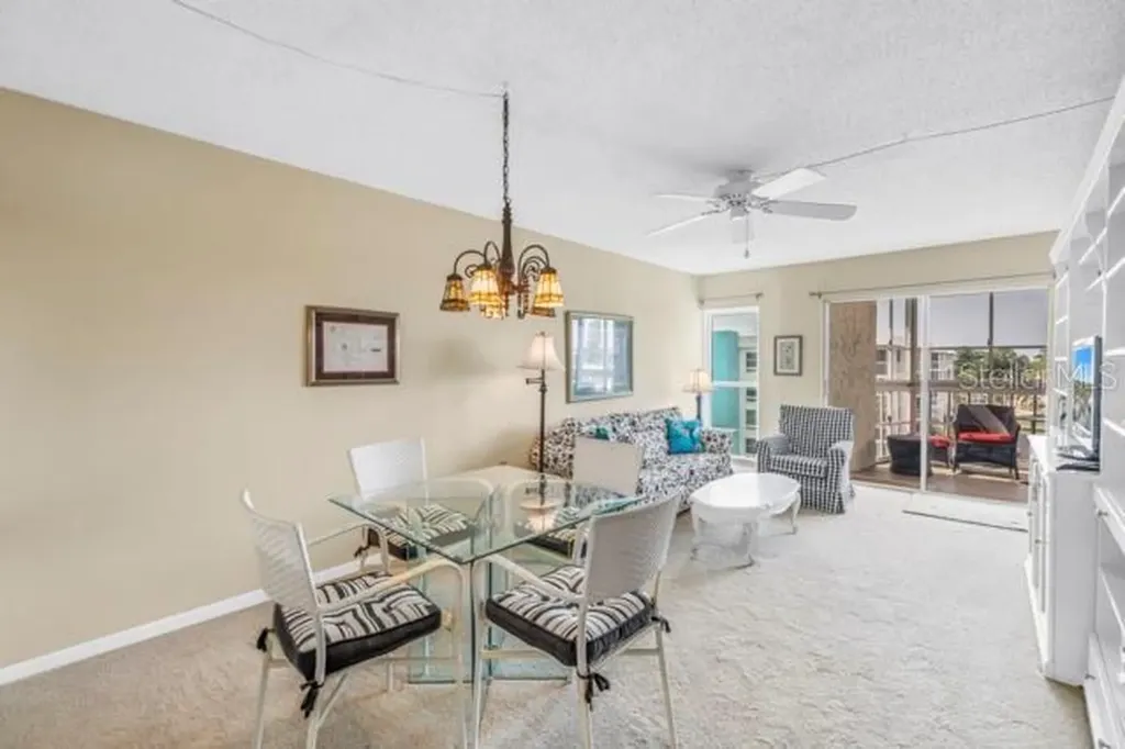 4902 38th Way S St Petersburg FL 33711