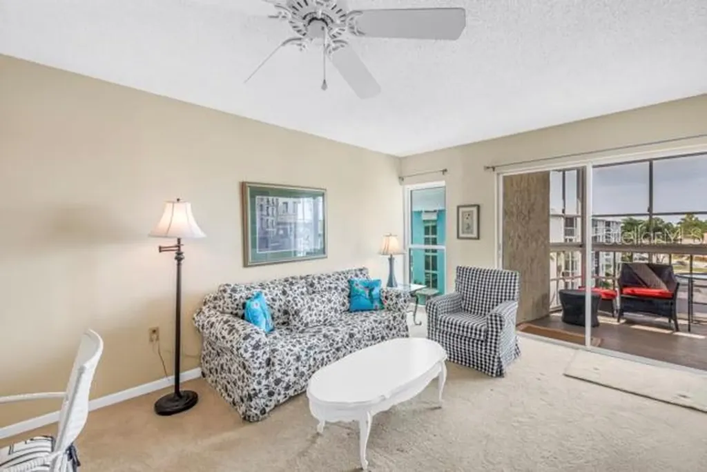 4902 38th Way S St Petersburg FL 33711
