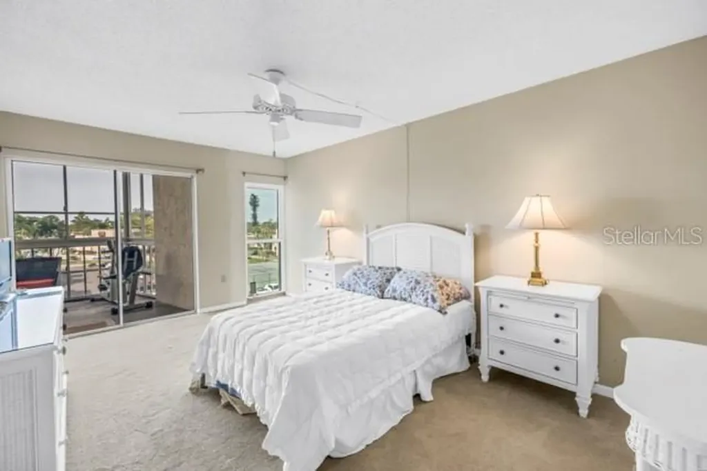 4902 38th Way S St Petersburg FL 33711