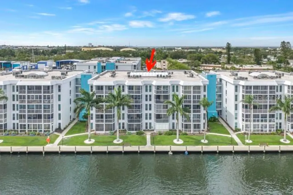 4902 38th Way S St Petersburg FL 33711