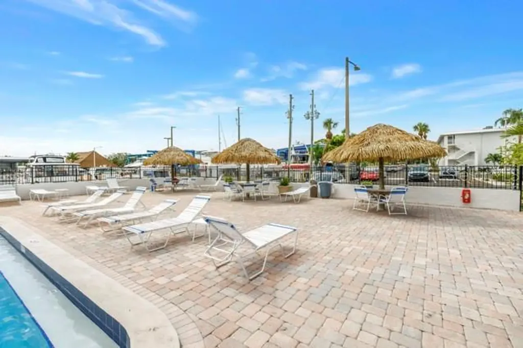 4902 38th Way S St Petersburg FL 33711