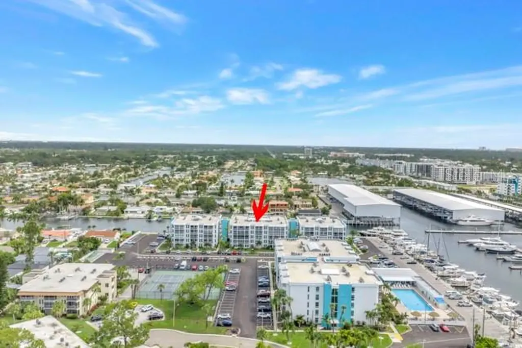 4902 38th Way S St Petersburg FL 33711