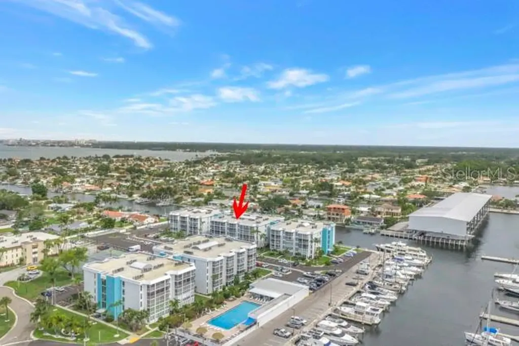 4902 38th Way S St Petersburg FL 33711