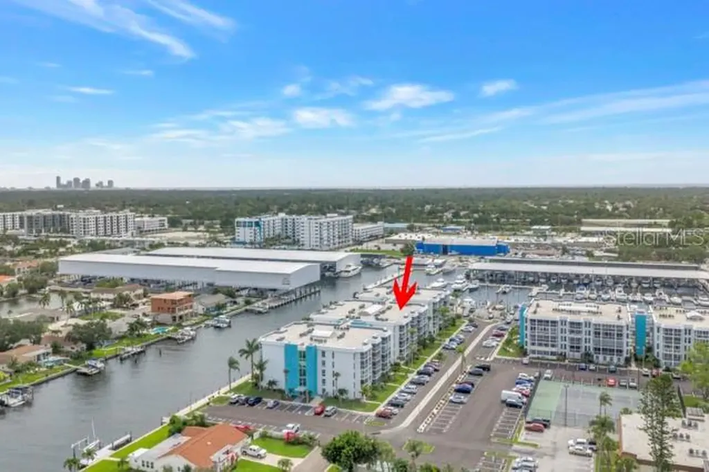 4902 38th Way S St Petersburg FL 33711