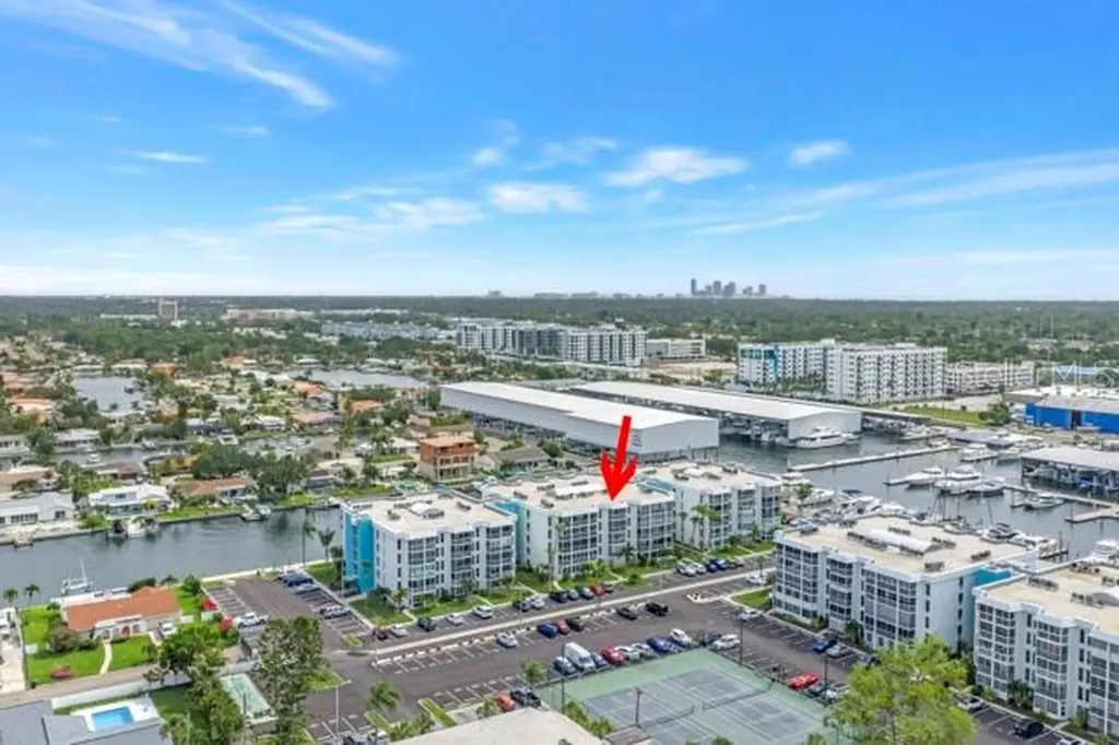 4902 38th Way S St Petersburg FL 33711