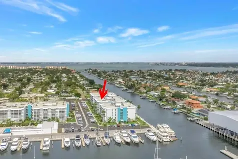 4902 38th Way S St Petersburg FL 33711