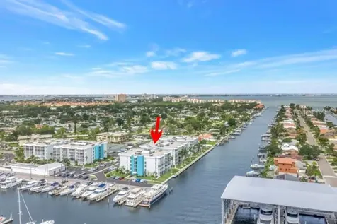 4902 38th Way S St Petersburg FL 33711