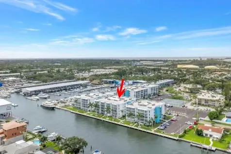 4902 38th Way S St Petersburg FL 33711