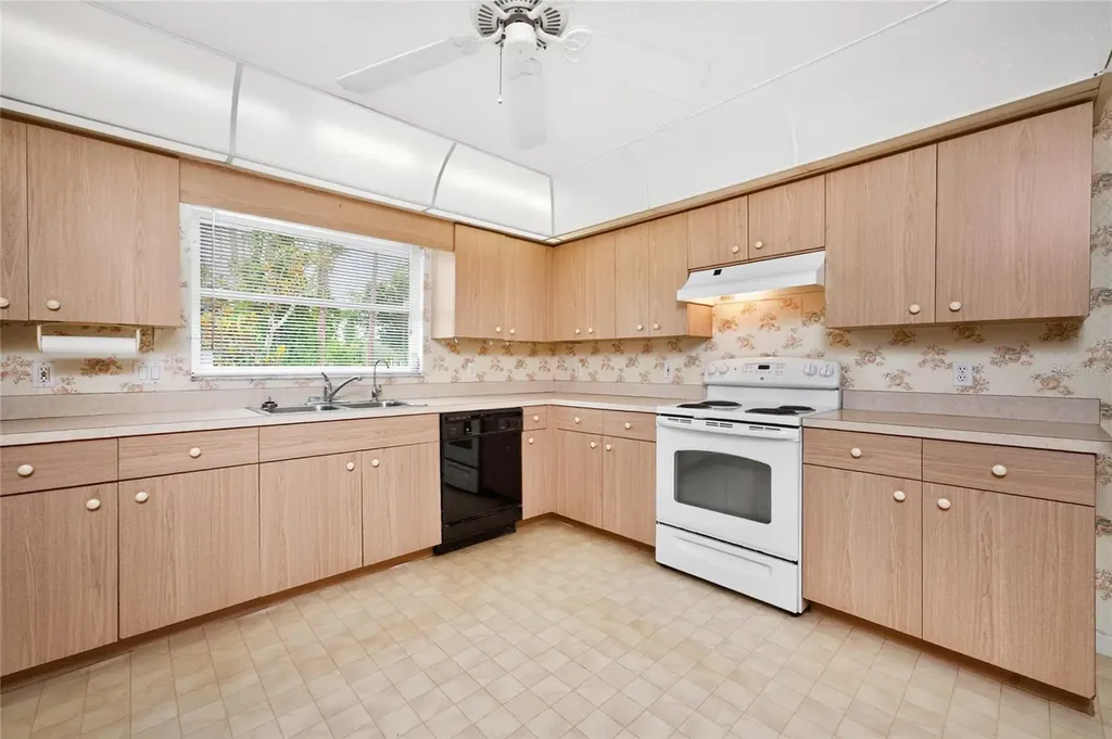 3371 Traverse Avenue North Port FL 34286