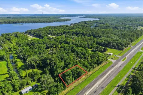 667 S Us Highway 17 San Mateo FL 32187