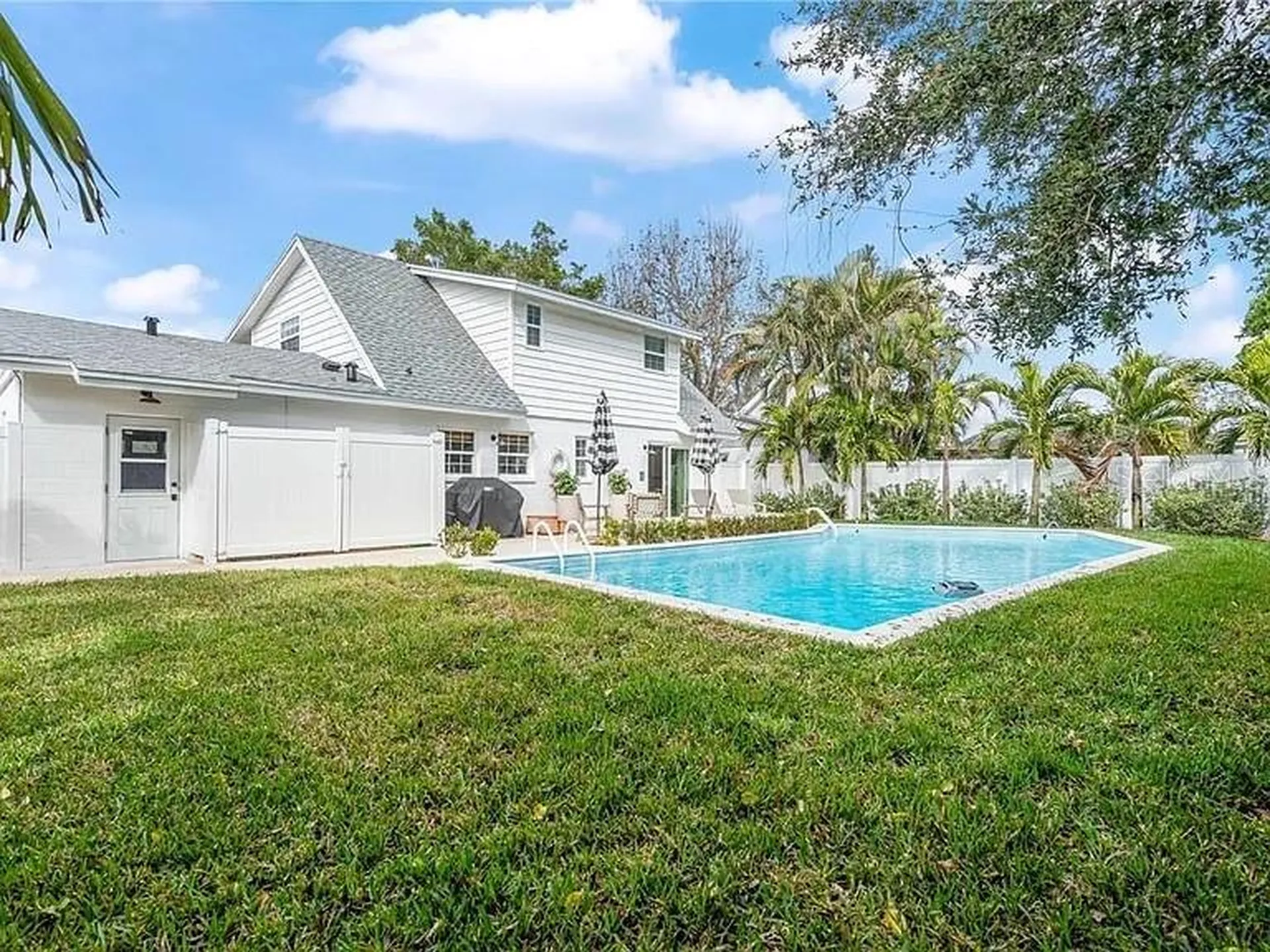 8067 123rd Street Seminole FL 33772
