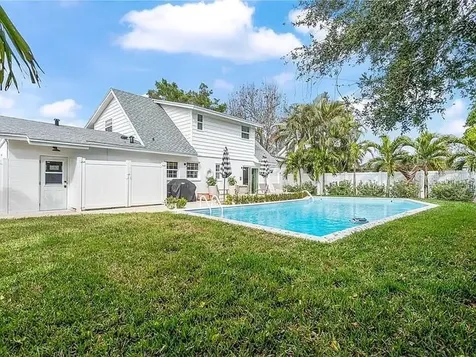 8067 123rd Street Seminole FL 33772