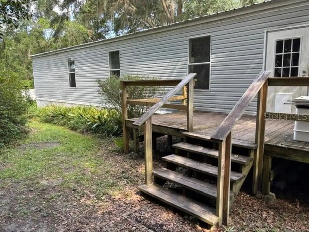 140 Price Road Hawthorne FL 32640