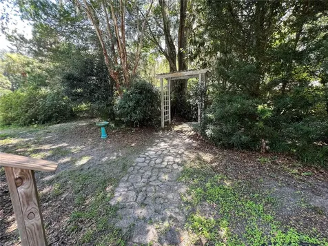 140 Price Road Hawthorne FL 32640