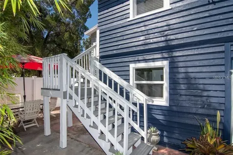 610 8th Street N St Petersburg FL 33702