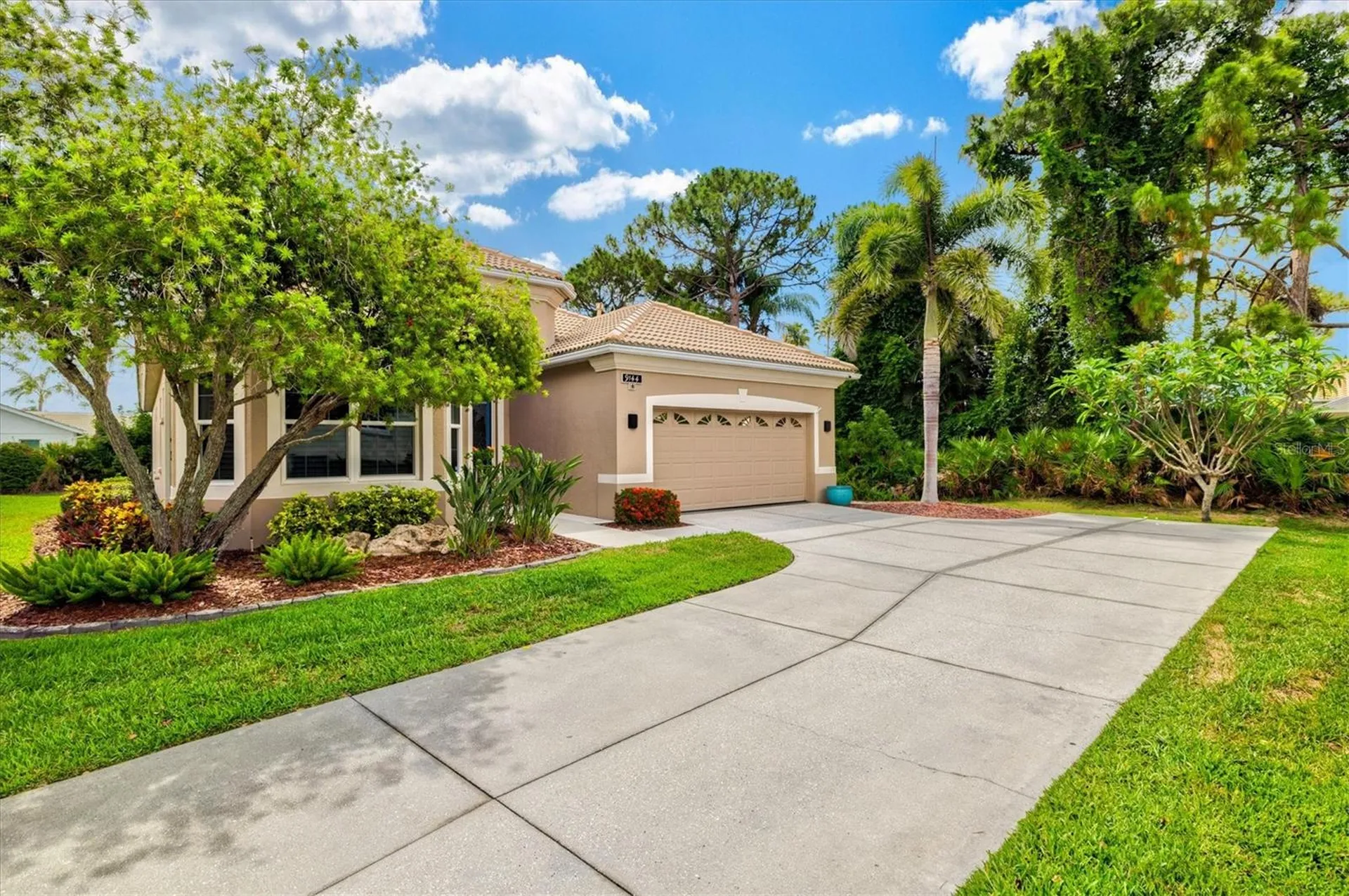 9144 Willow Brook Drive Sarasota FL 34238