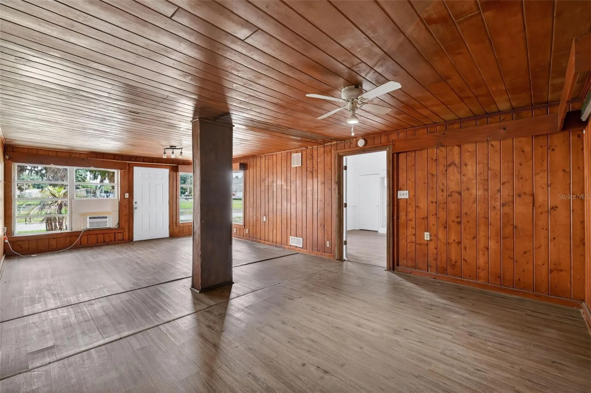 527 E Lemon Avenue Eustis FL 32726