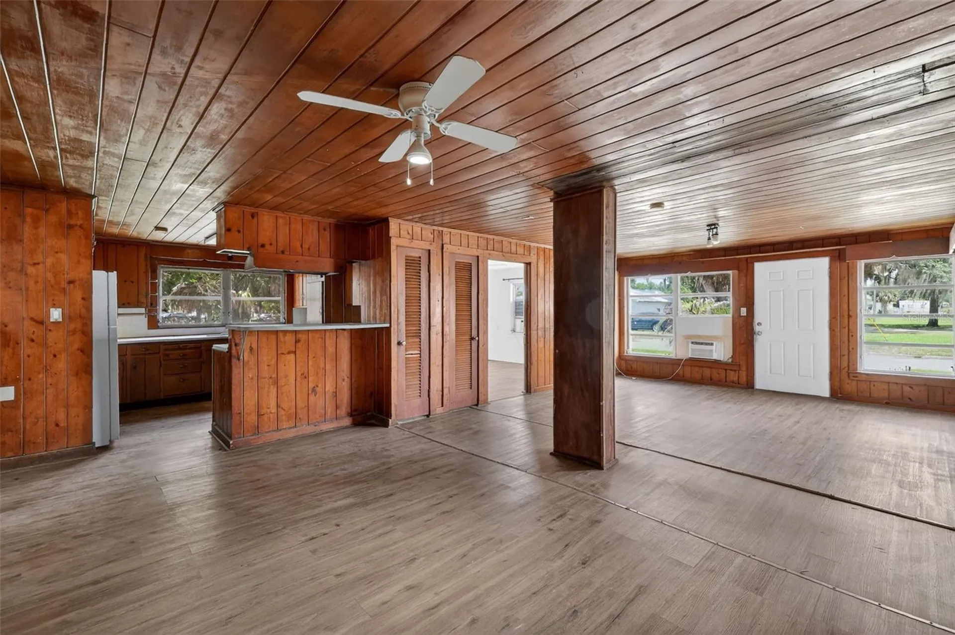 527 E Lemon Avenue Eustis FL 32726