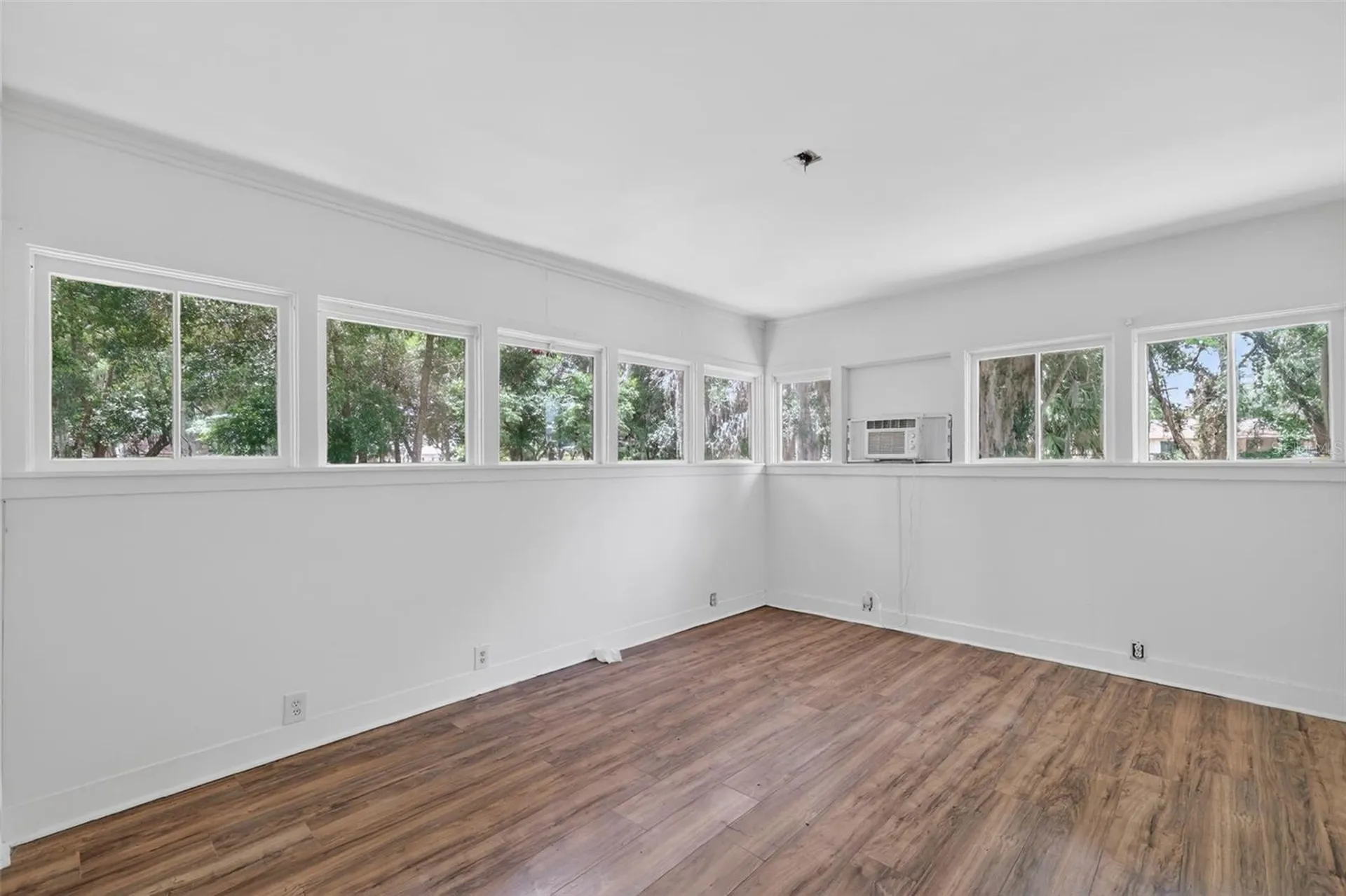 527 E Lemon Avenue Eustis FL 32726