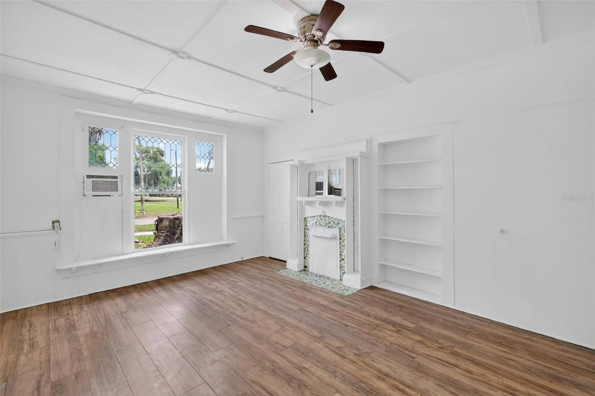 527 E Lemon Avenue Eustis FL 32726