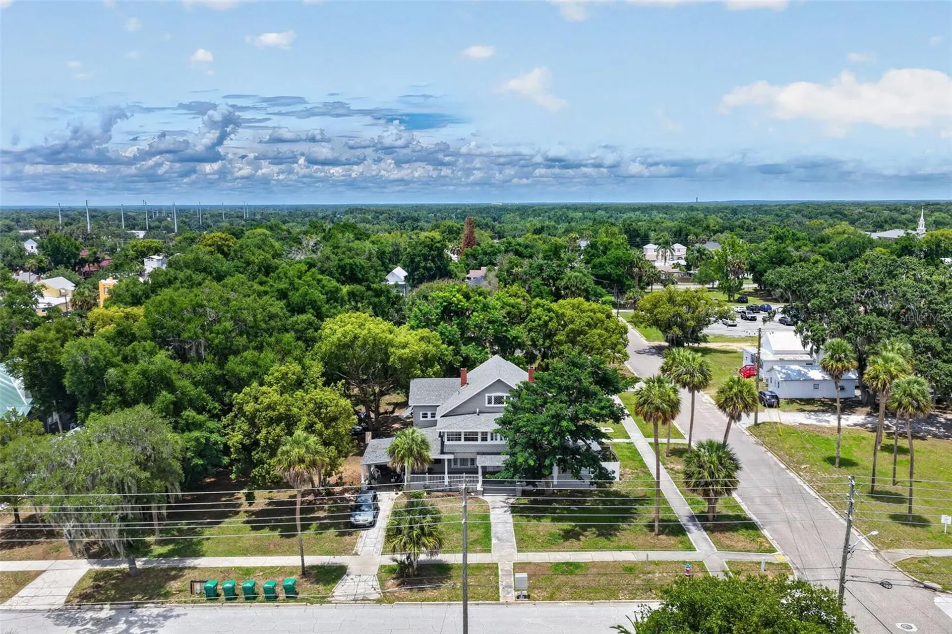 527 E Lemon Avenue Eustis FL 32726