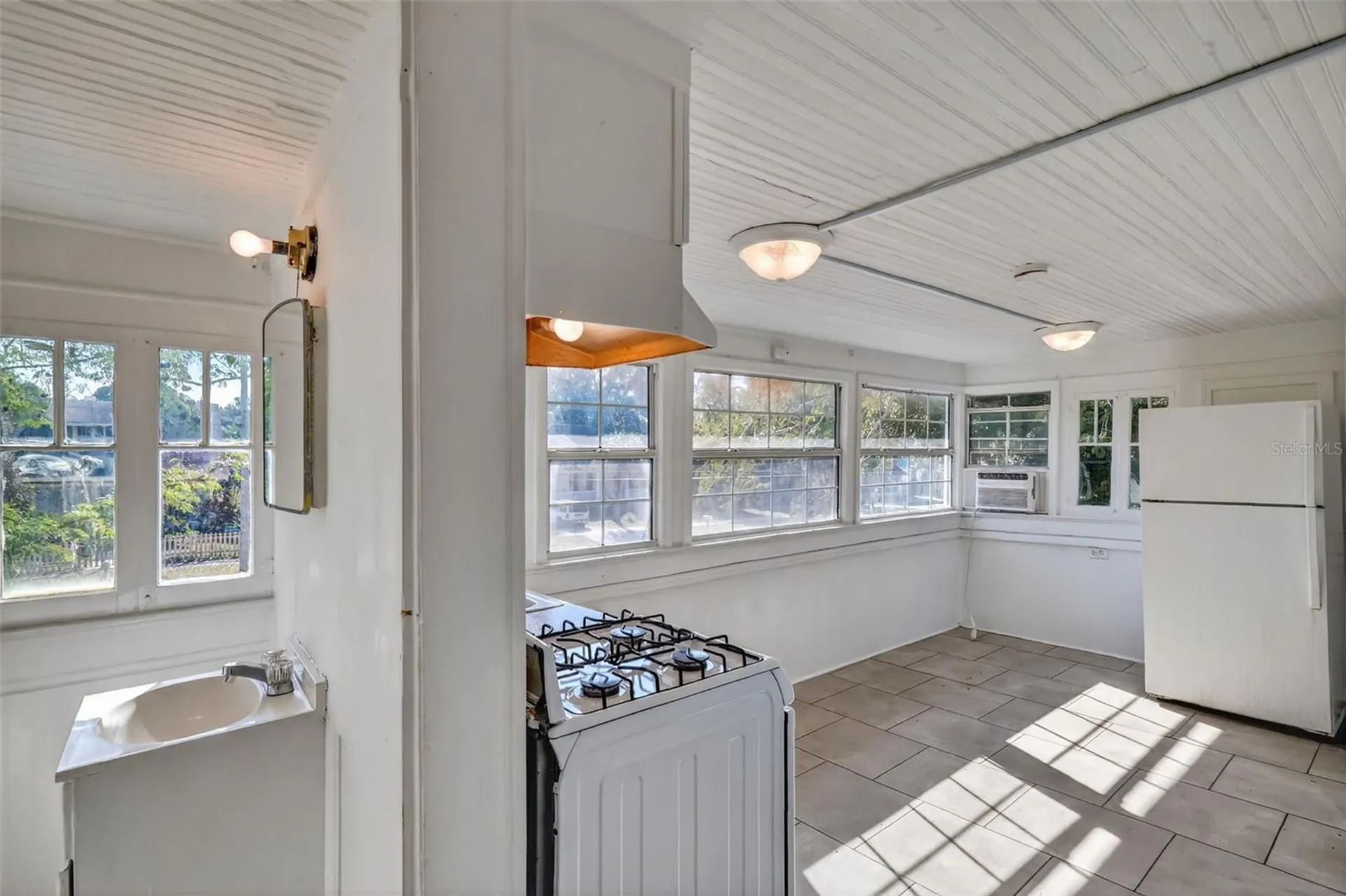 527 E Lemon Avenue Eustis FL 32726
