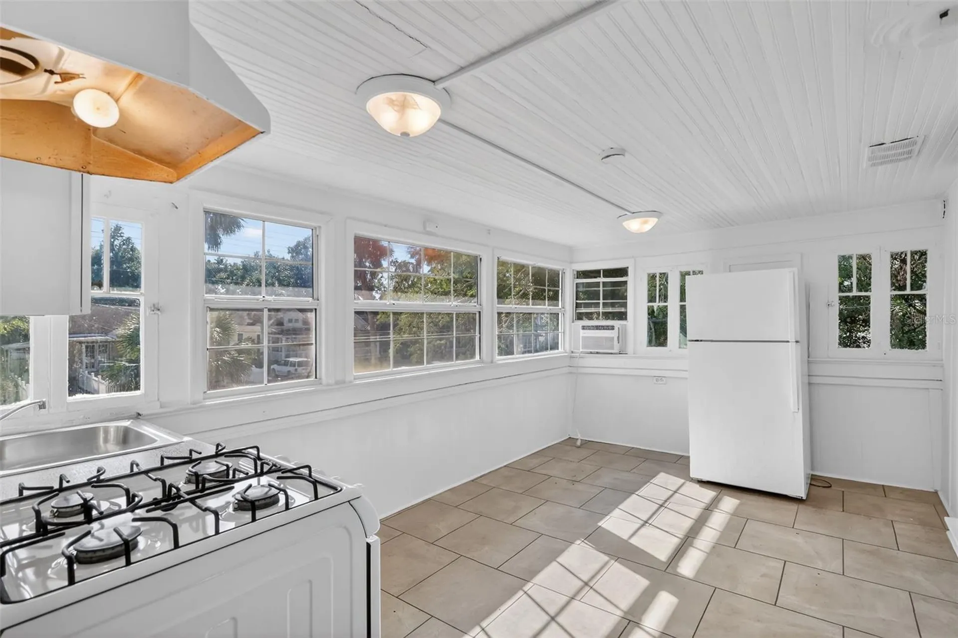 527 E Lemon Avenue Eustis FL 32726