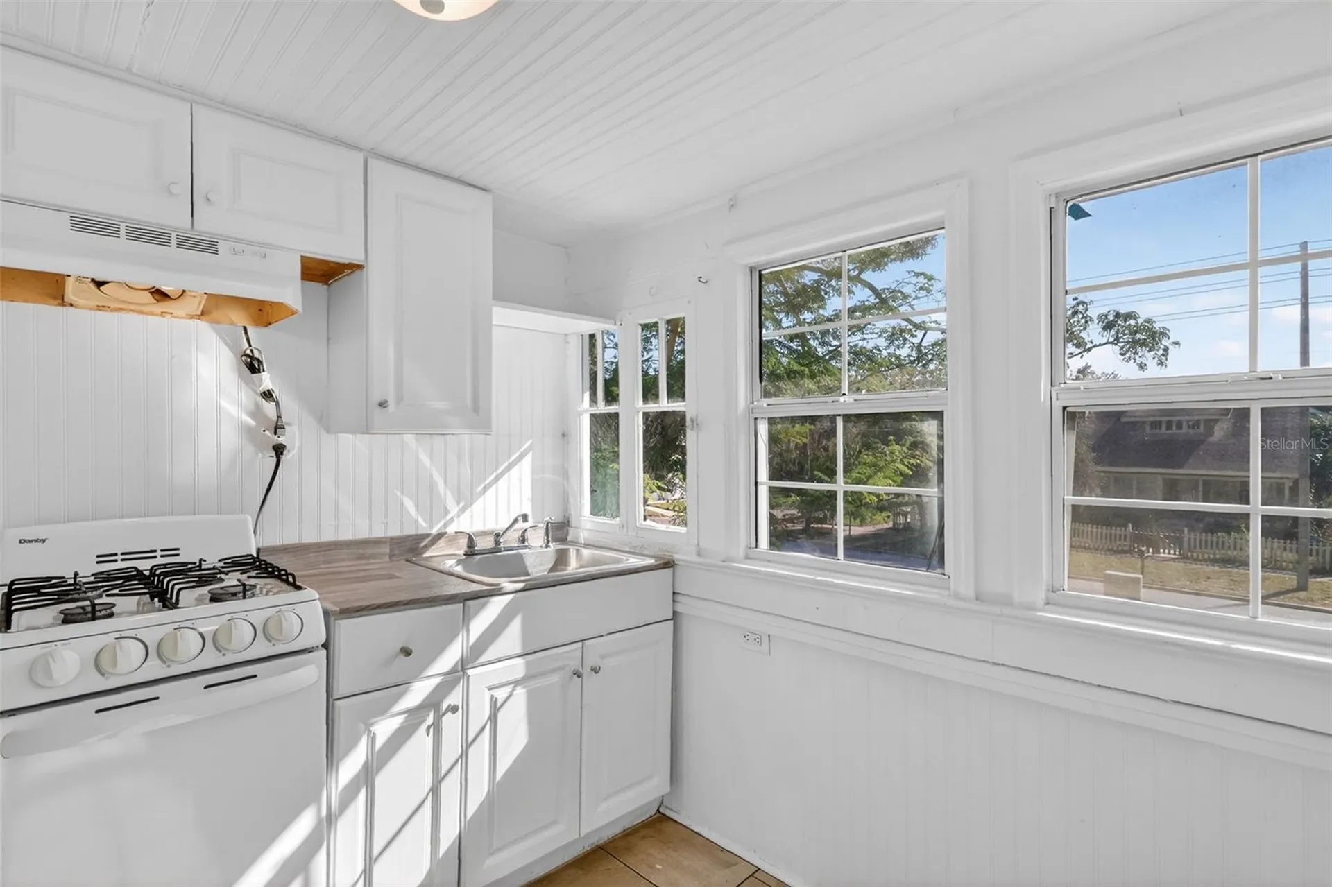 527 E Lemon Avenue Eustis FL 32726