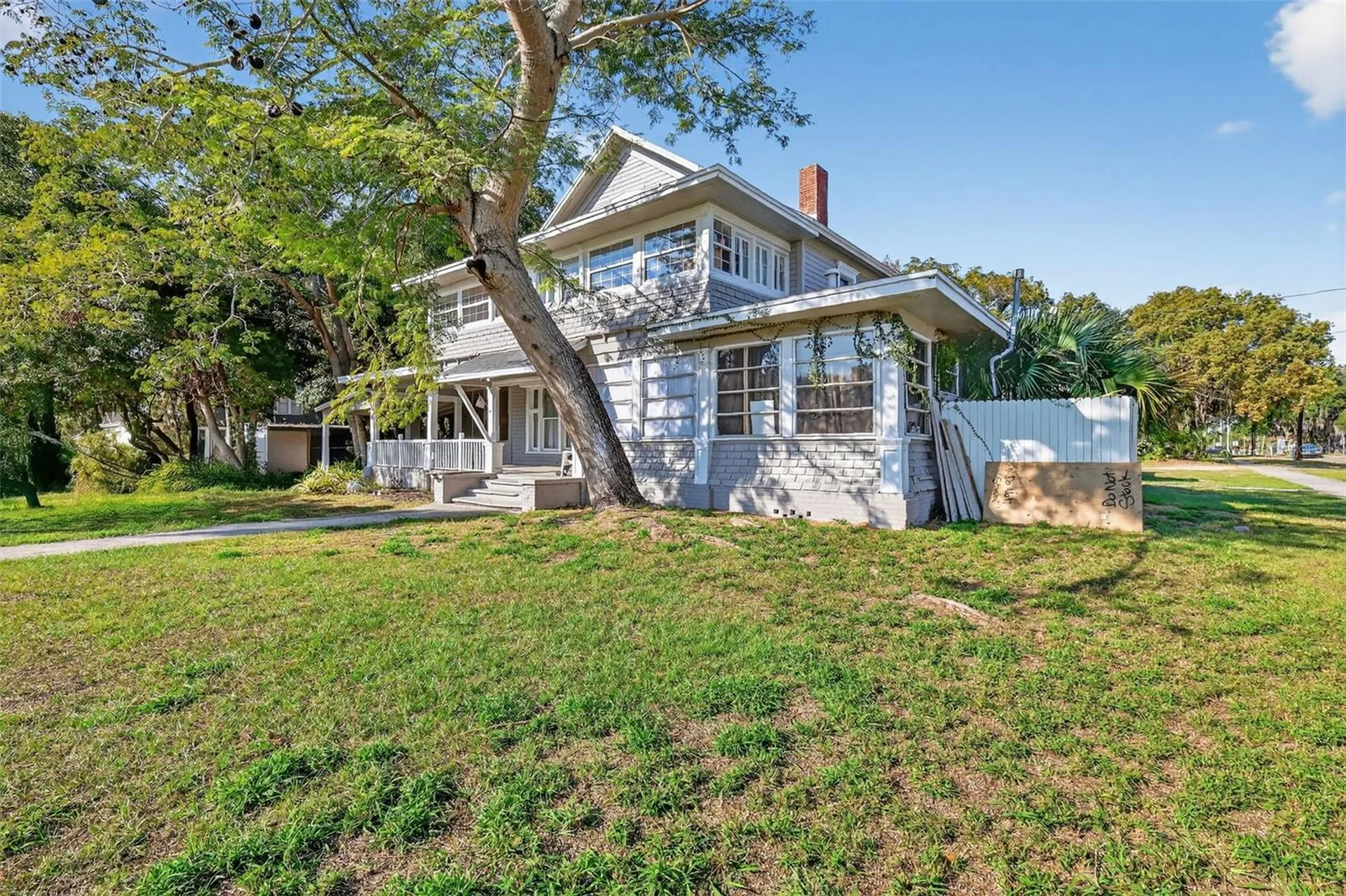 527 E Lemon Avenue Eustis FL 32726
