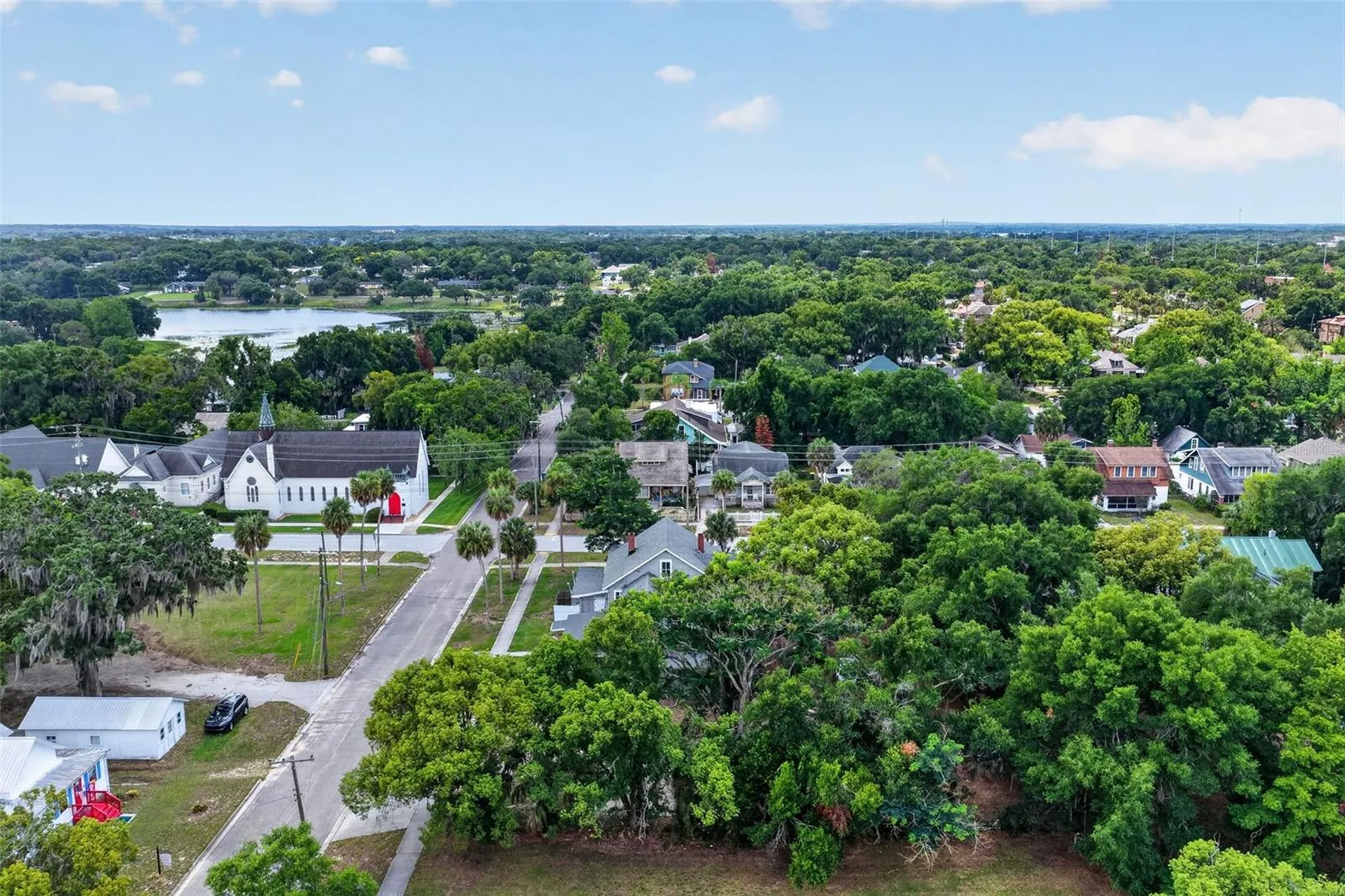 527 E Lemon Avenue Eustis FL 32726