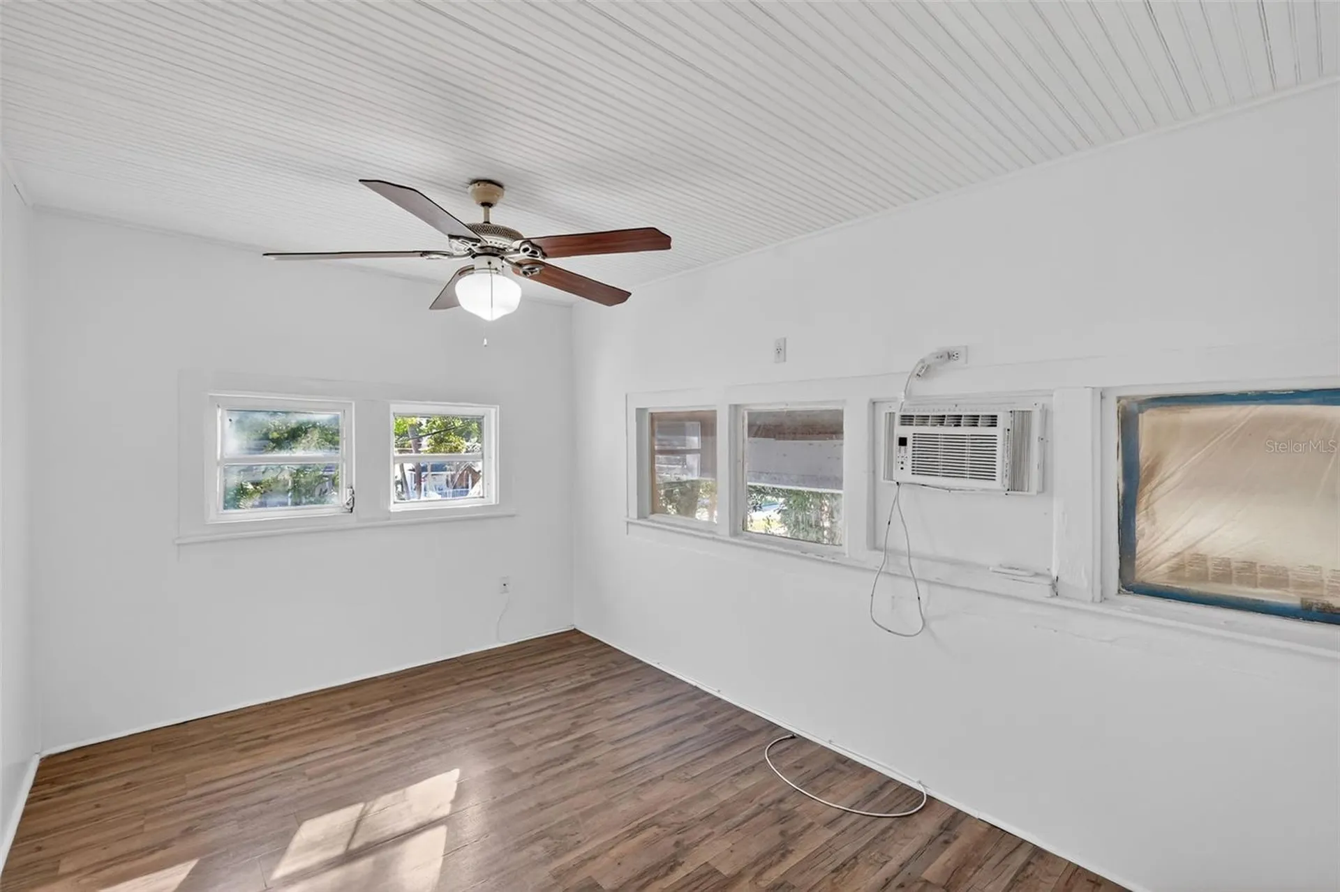 527 E Lemon Avenue Eustis FL 32726