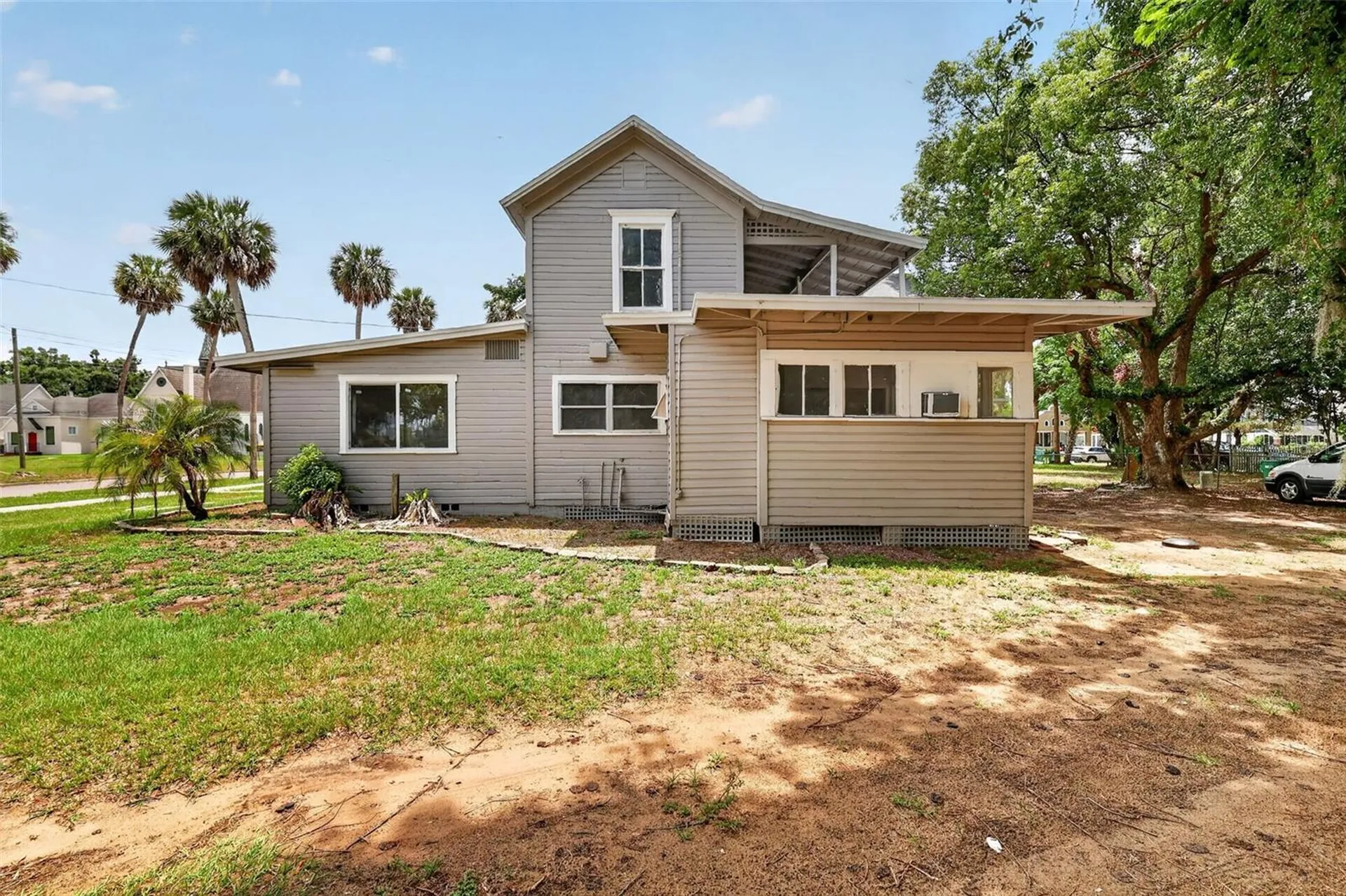 527 E Lemon Avenue Eustis FL 32726