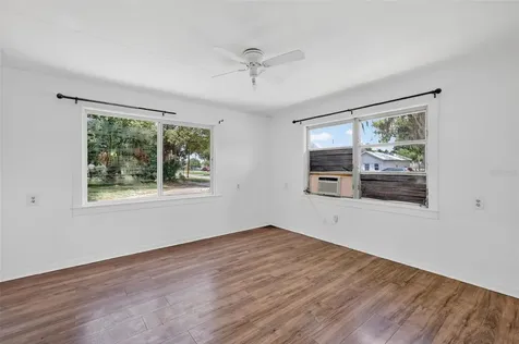 527 E Lemon Avenue Eustis FL 32726