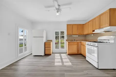 527 E Lemon Avenue Eustis FL 32726