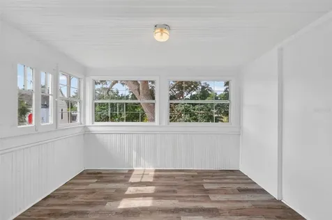 527 E Lemon Avenue Eustis FL 32726