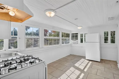 527 E Lemon Avenue Eustis FL 32726