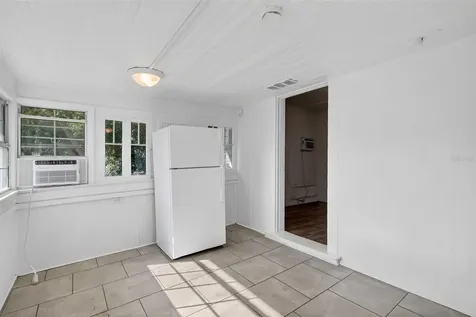527 E Lemon Avenue Eustis FL 32726