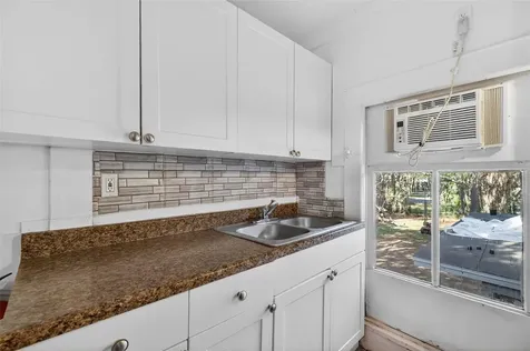 527 E Lemon Avenue Eustis FL 32726