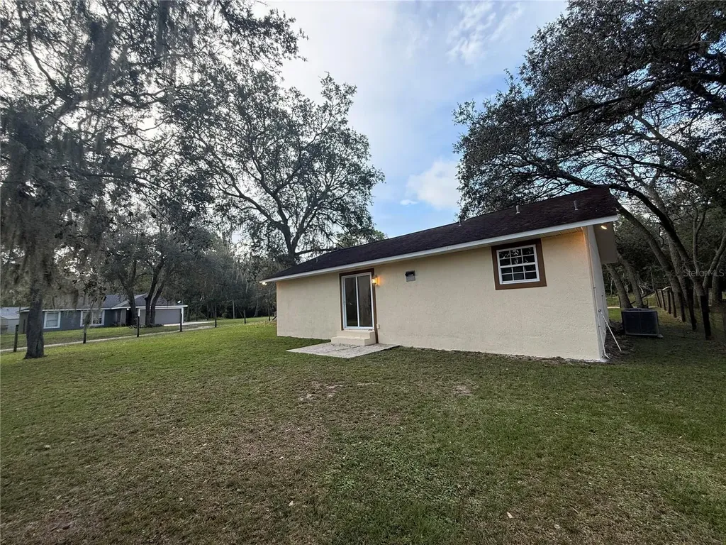40233 Palm Street Lady Lake FL 32159
