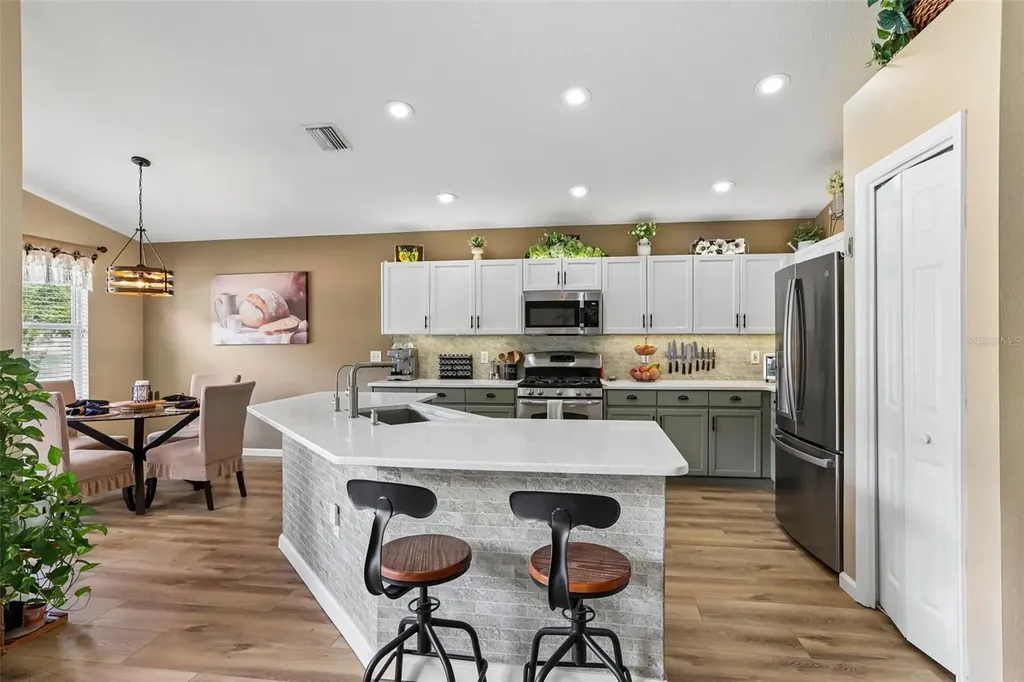 2708 Valencia Grove Drive Valrico FL 33596