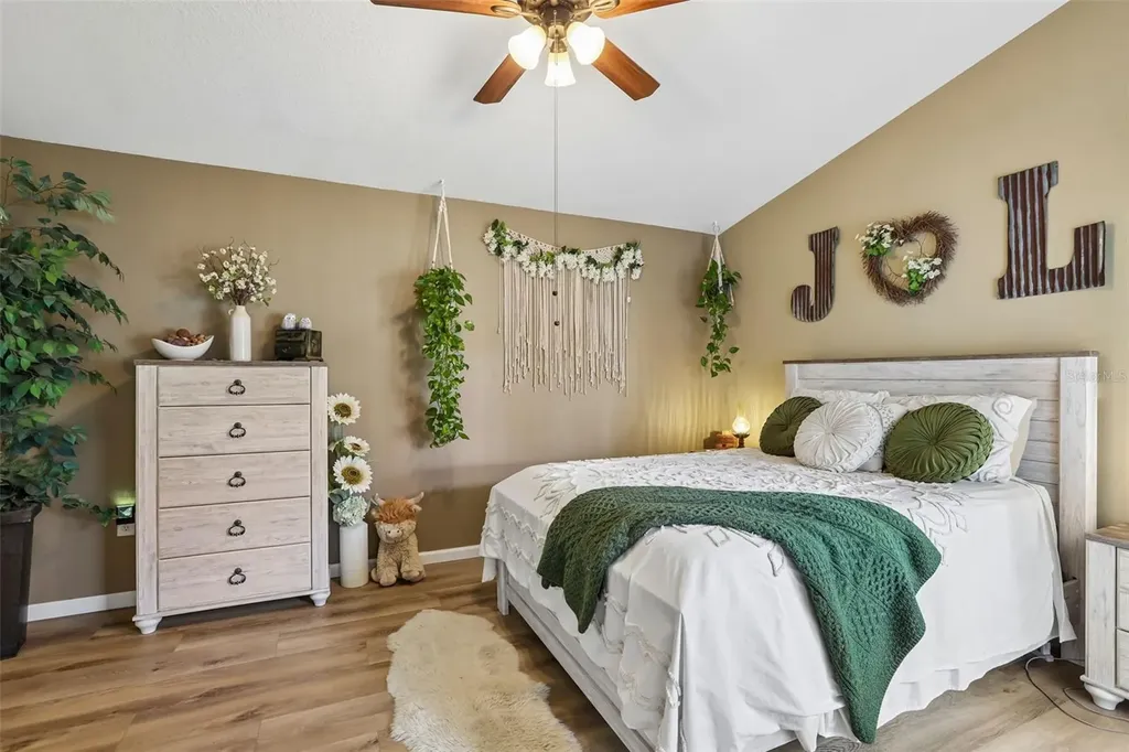 2708 Valencia Grove Drive Valrico FL 33596