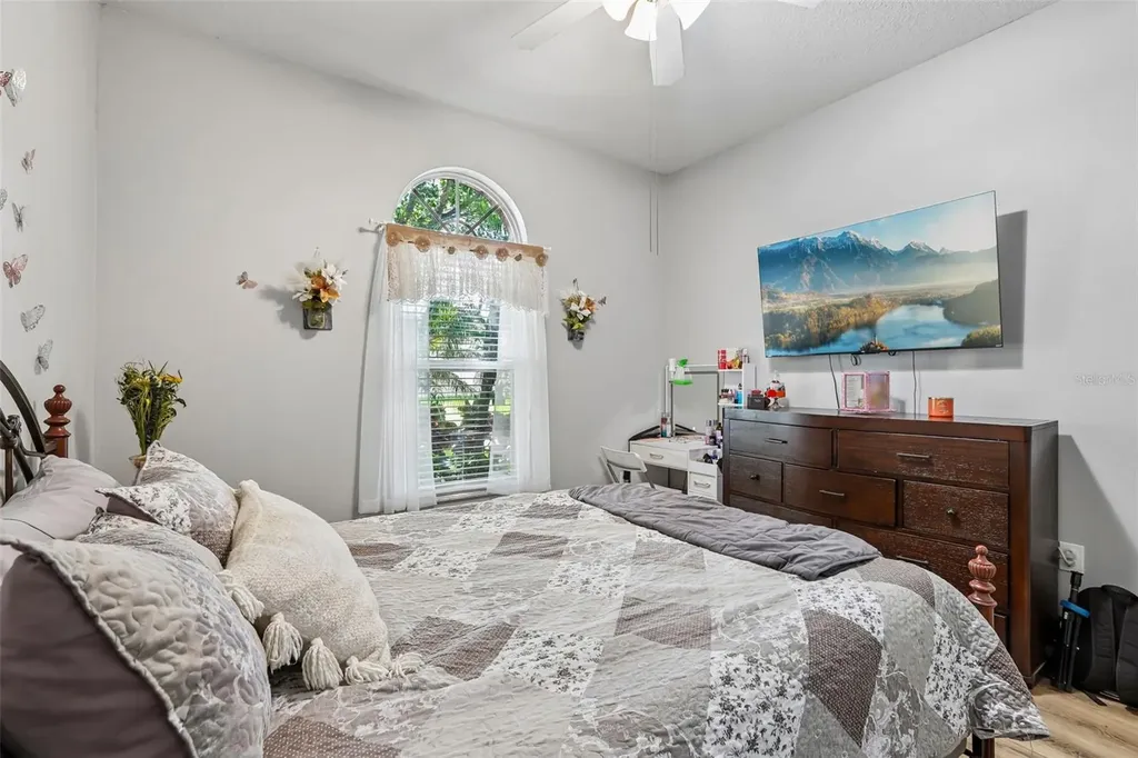 2708 Valencia Grove Drive Valrico FL 33596