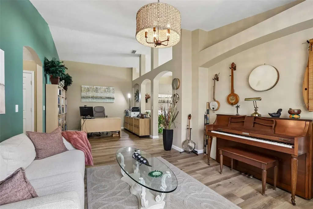 2708 Valencia Grove Drive Valrico FL 33596