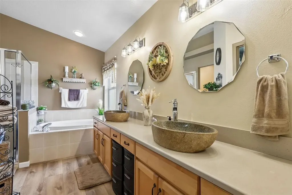2708 Valencia Grove Drive Valrico FL 33596