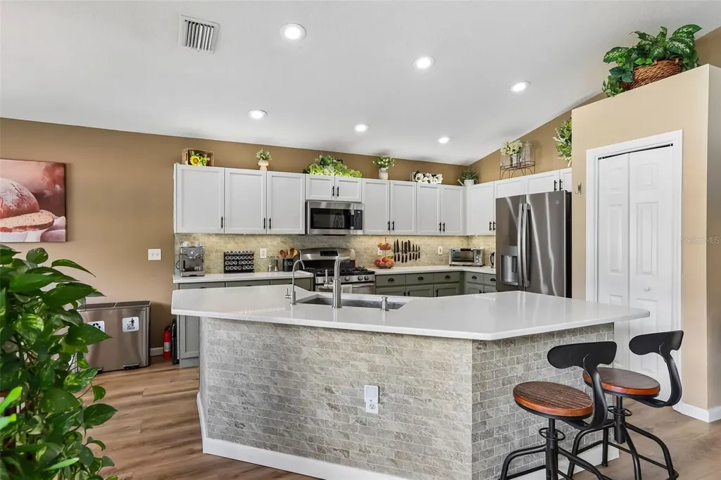 2708 Valencia Grove Drive Valrico FL 33596