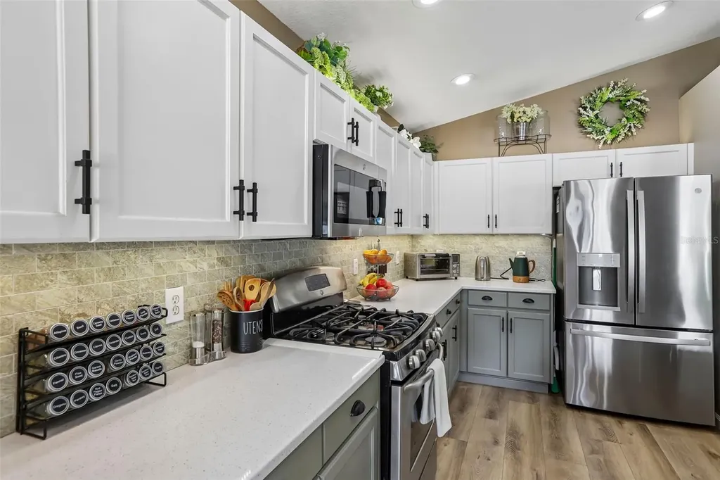 2708 Valencia Grove Drive Valrico FL 33596