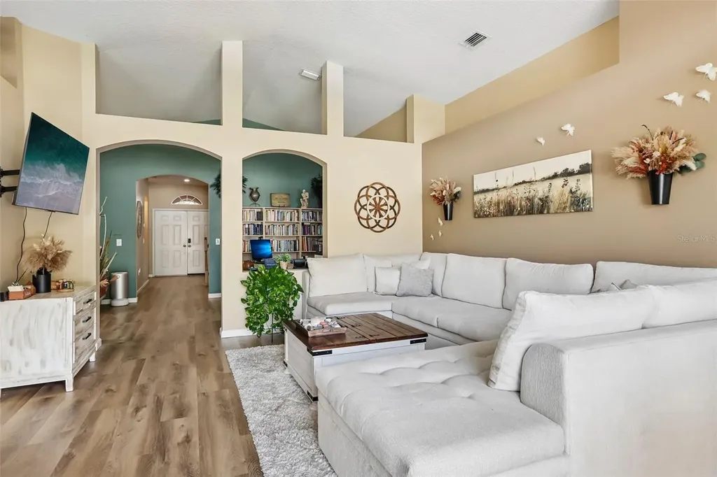 2708 Valencia Grove Drive Valrico FL 33596