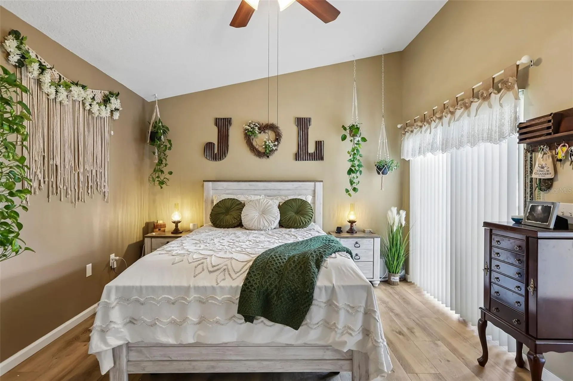 2708 Valencia Grove Drive Valrico FL 33596