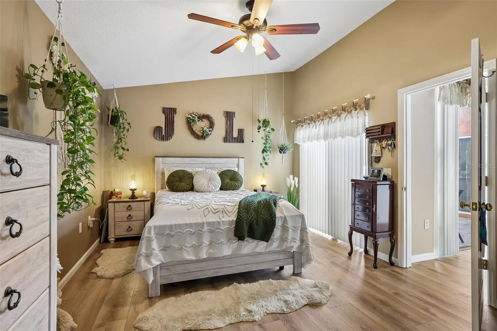 2708 Valencia Grove Drive Valrico FL 33596