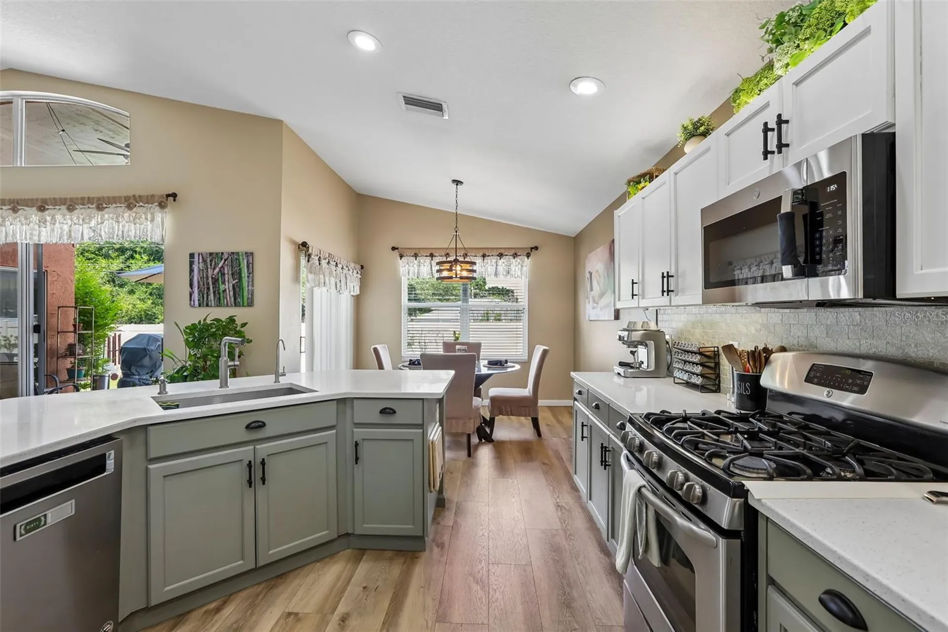 2708 Valencia Grove Drive Valrico FL 33596
